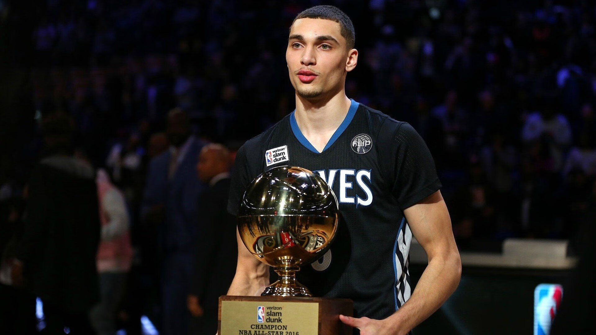 超级奇兵!福克斯狂砍39分率湖人逆转雷霆,詹姆斯盛赞,他是联盟未来