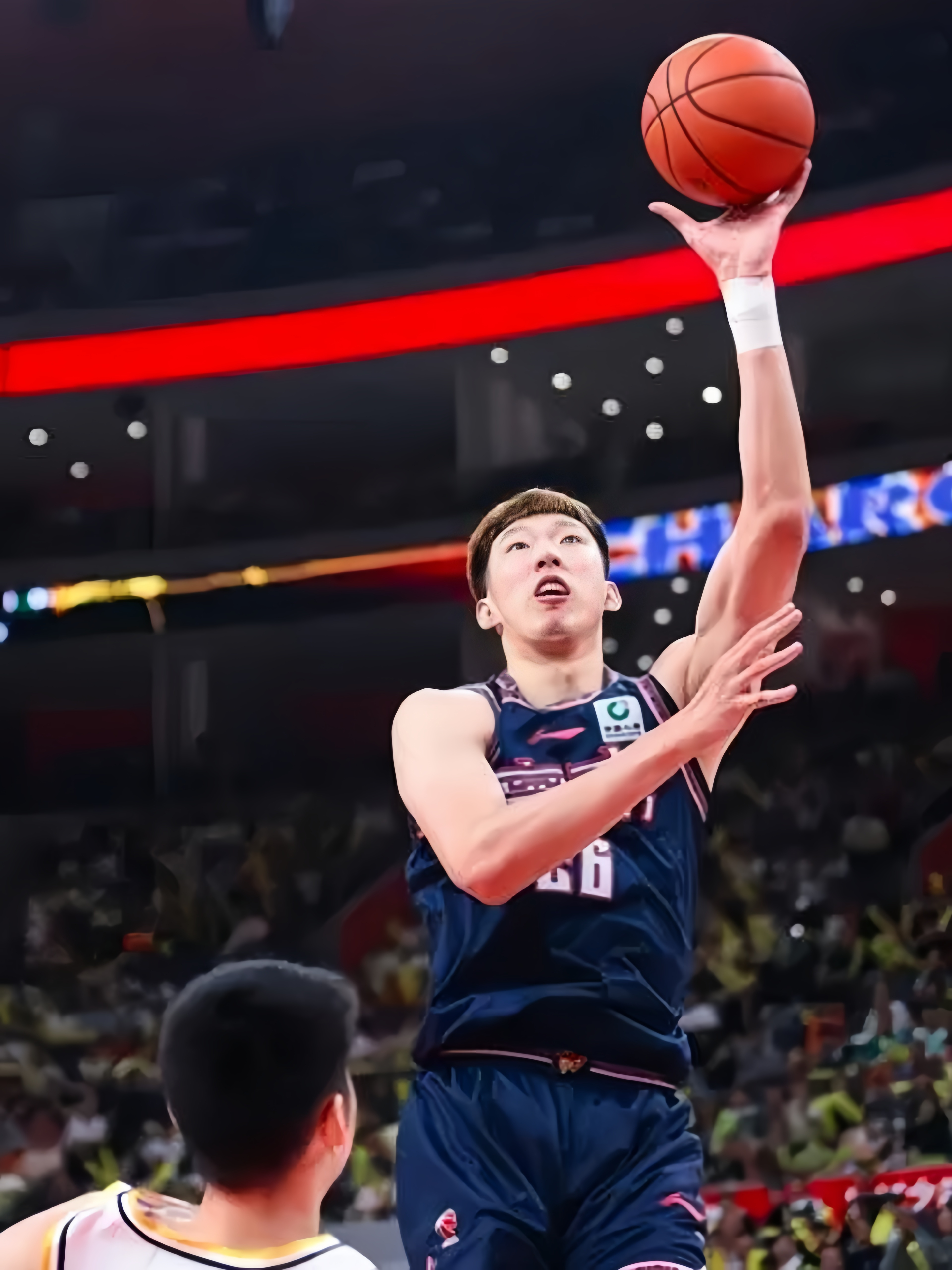 四川队鏖战辽宁队，周琦高光表现