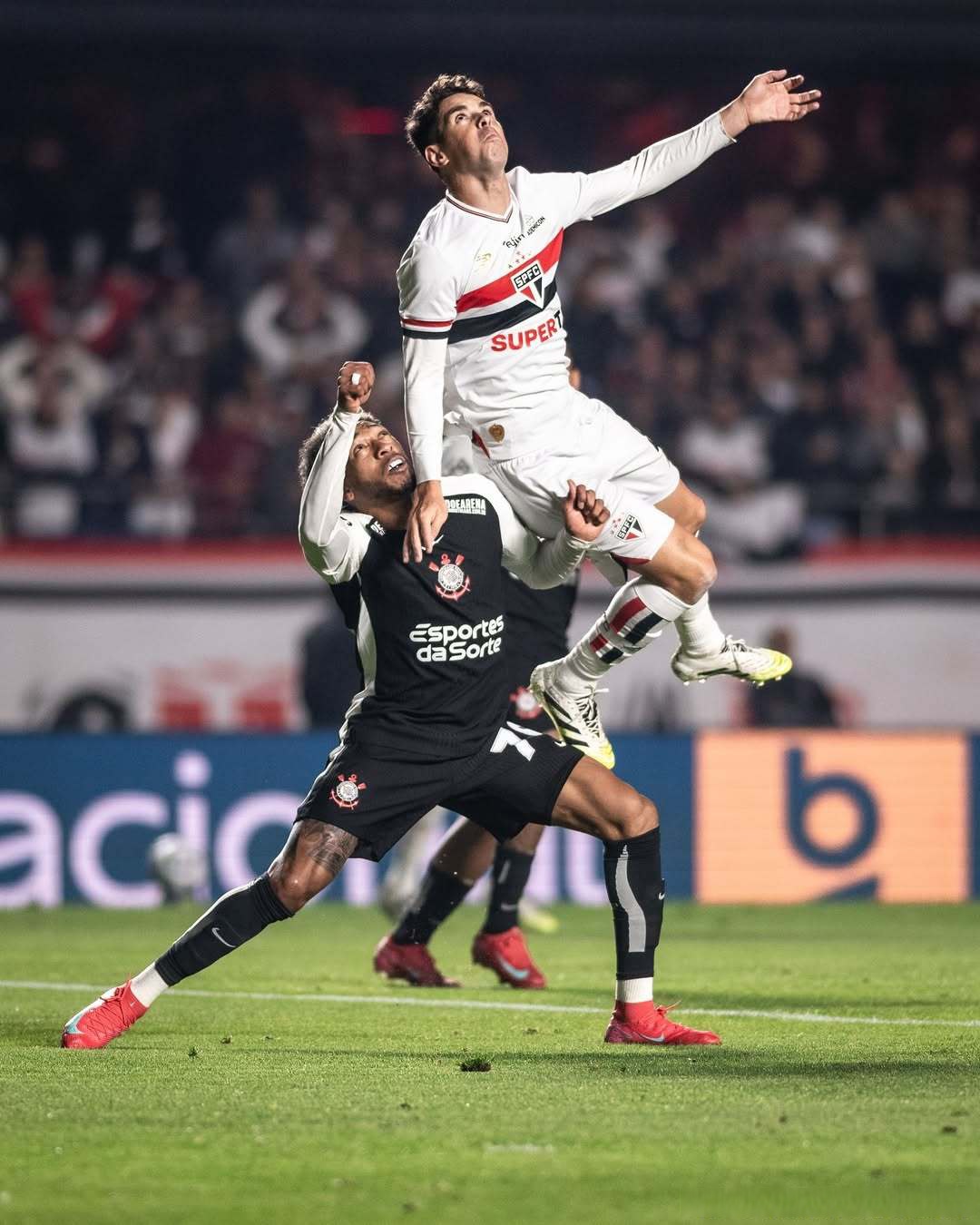 德国队险胜法国队，马龙带队取胜